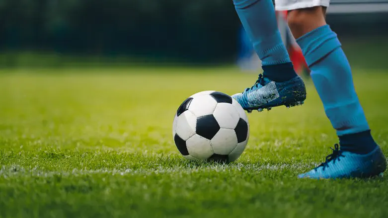 Watch: Israeli soccer player shuts up antisemitic fans