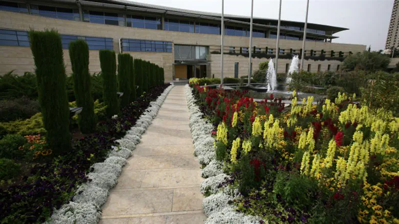 Dutch Amb. to Israel summoned for reprimand