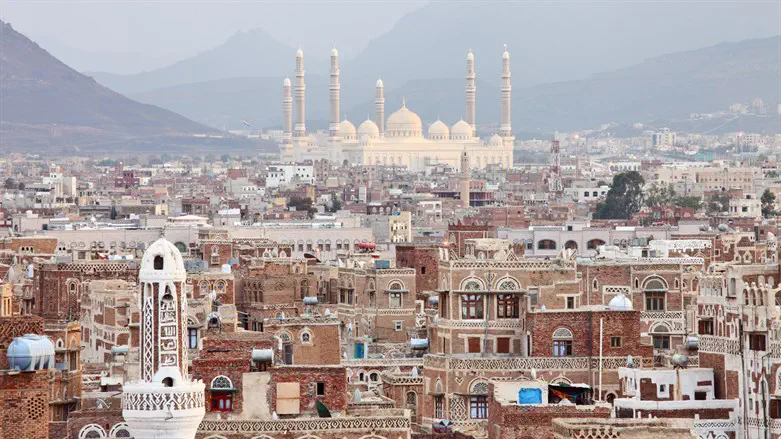 Israeli strike? Explosions near power station in Sanaa