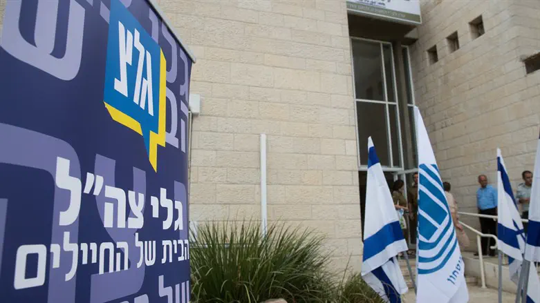 Defense Minister orders closure of Galei Zahal radio station 1 1057150