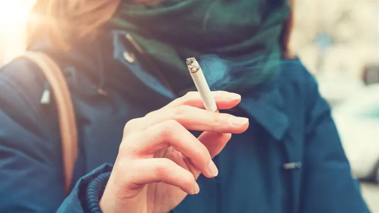 Woman stabbed over comments on smoking