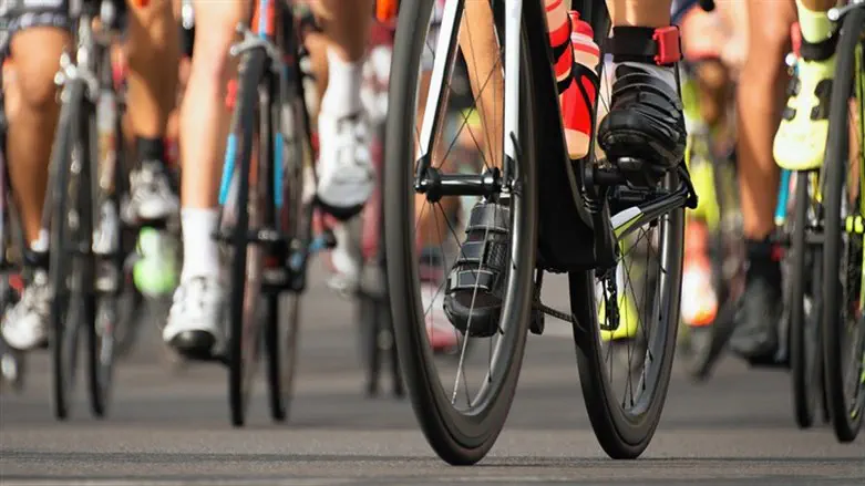 Spain: Anti-Israel protesters target Israeli cycling team at Vuelta a Espana