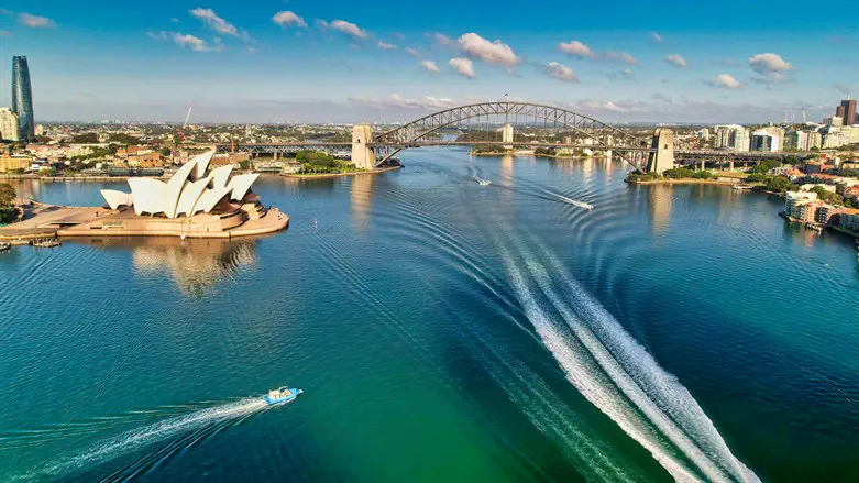 Mass anti-Israel demonstration crosses Sydney Harbor Bridge