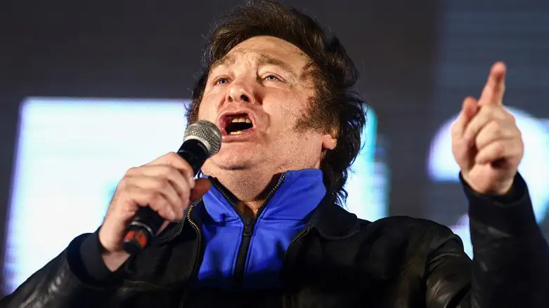 Watch: Argentine President Milei attacked at campaign event