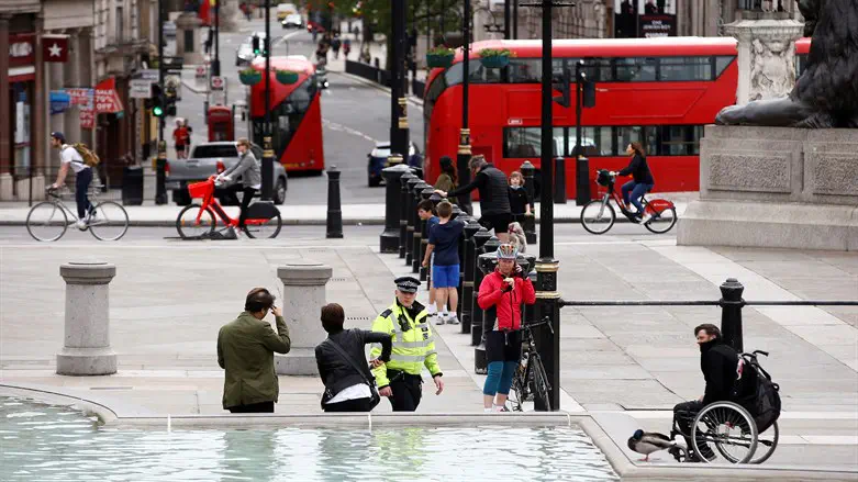 UK religious leaders stand with Jews amid surge in antisemitic attacks