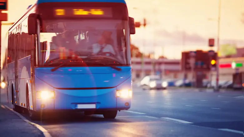 Passengers panic as bus driver smashes window during route to Modi'in Illit
