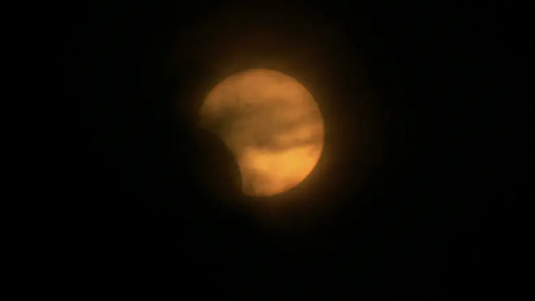Live: Total solar eclipse in Spain, Iceland