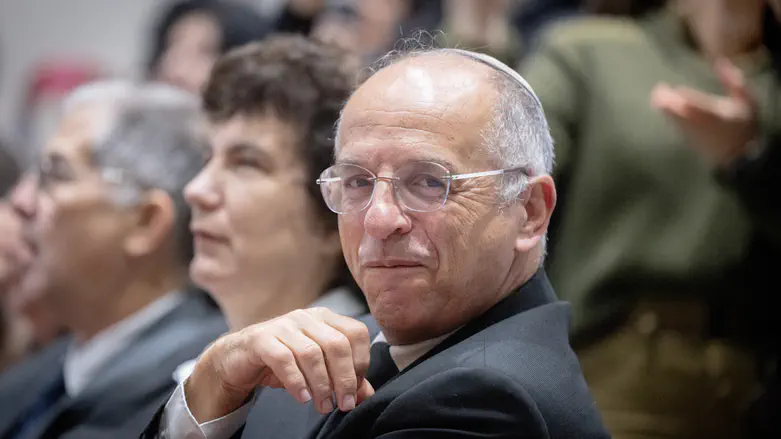 Open letter urges Supreme Court judge to reduce co
