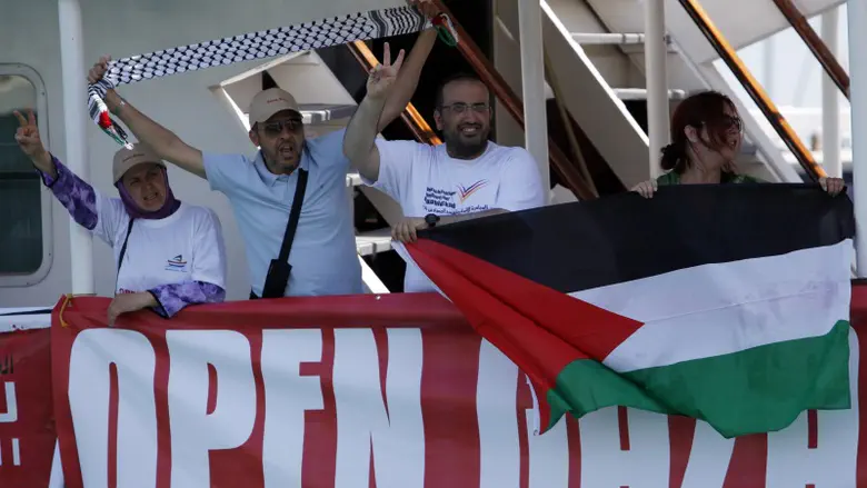 Pro-Israel group proposes: Allow flotillas - if they evacuate Gazan refugees