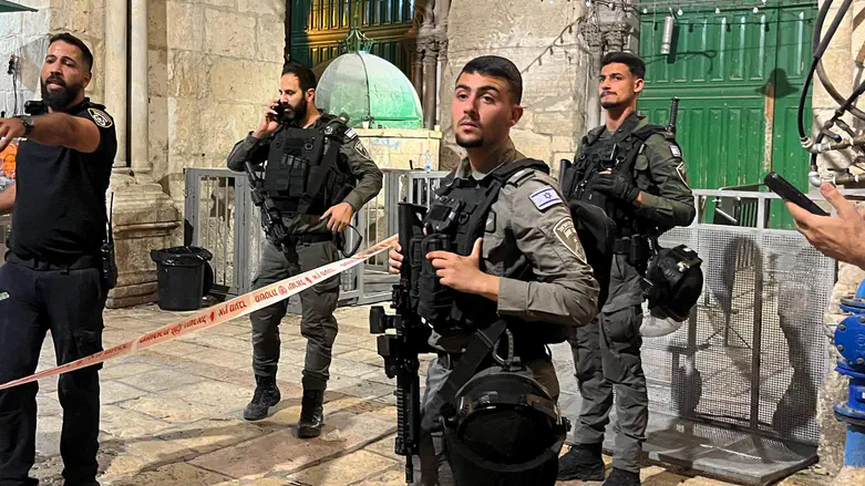 Stabbing attack in Jerusalem: Police officer moderately wounded, attacker neutralized 1 1189324
