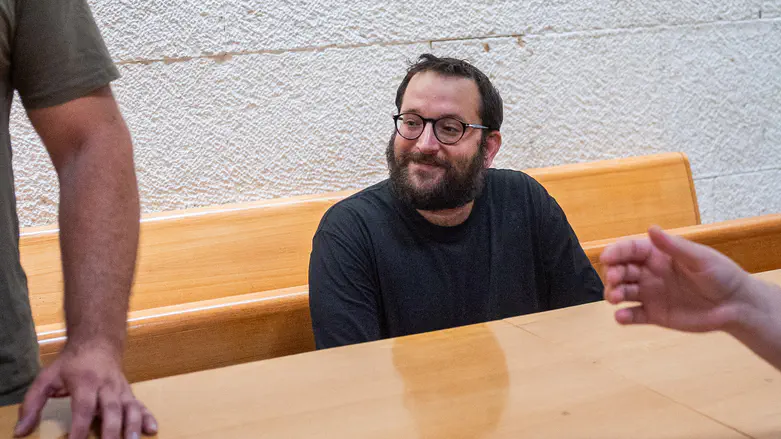 Policija izpodbija odločitev sodišča glede Netanjahujevega pomočnika v aferi Qatargate