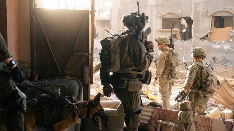 Hamas ovira dogovor o talcih in premirju; Izrael razmišlja o novi delegaciji v Dohi