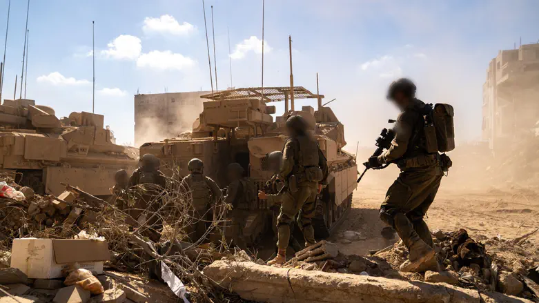 IDF je prvič sprožil kopensko operacijo v Deir al-Balahu v osrednji Gazi