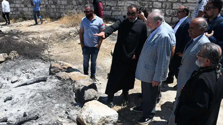 Trump presenečen nad izraelskimi napadi, pozval k ustavitvi nasilja in izpustitvi talcev