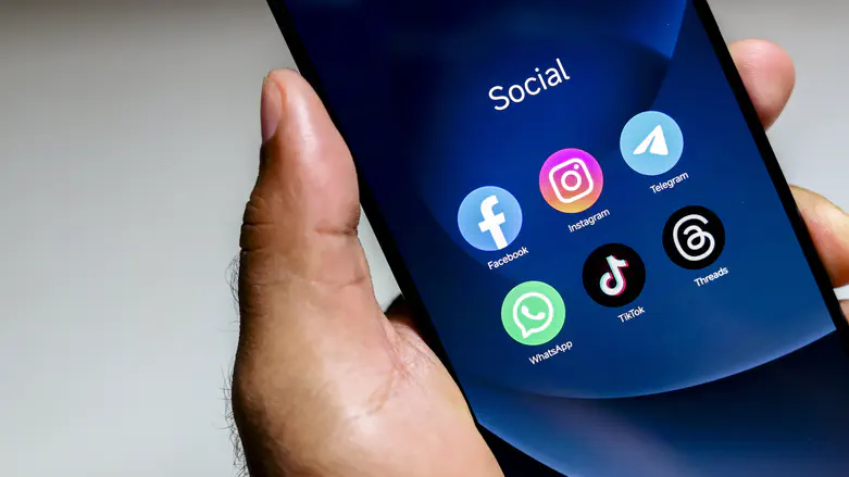 Australia to ban social media before age 16