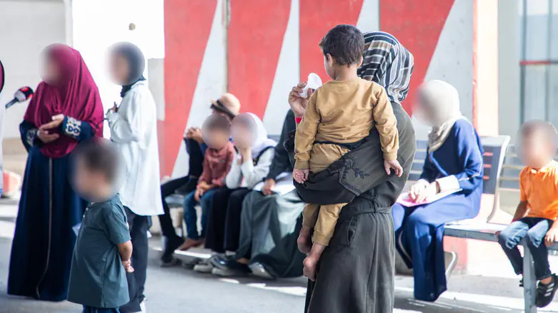 Hamas izkorišča otroke z genetskimi boleznimi za propagando o lakoti v Gazi