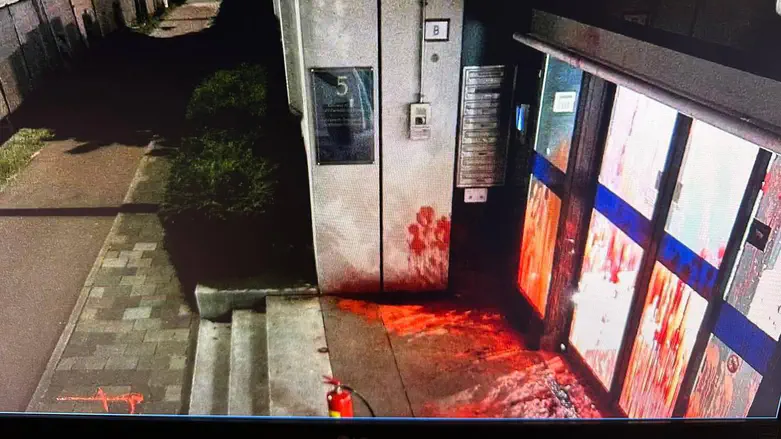 Izraelsko veleposlaništvo v Haagu tarča vandalizma: aretirani trije osumljenci