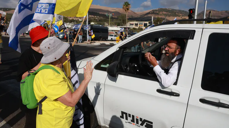 32 arrested for rioting, blocking roads, across the country