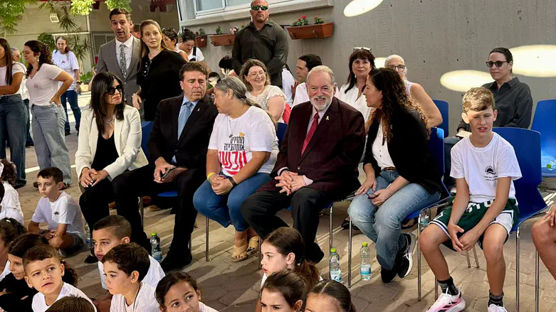 Huckabee: 'Israel must decide how to bring back hostages, defeat Hamas'