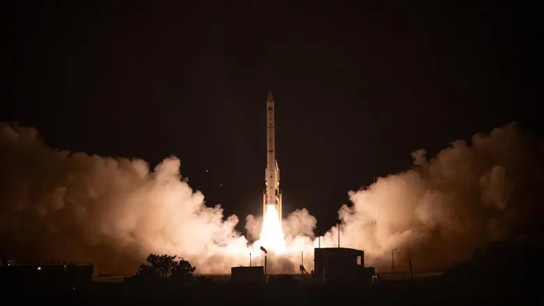 Israel successfully launches Ofek 19 satellite into space