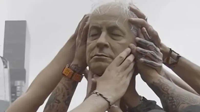 Horrifying: UN protest uses Netanyahu head as soccer ball