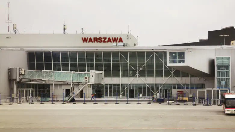 Poland scrambles jets, closes airport amid Russian drone threat
