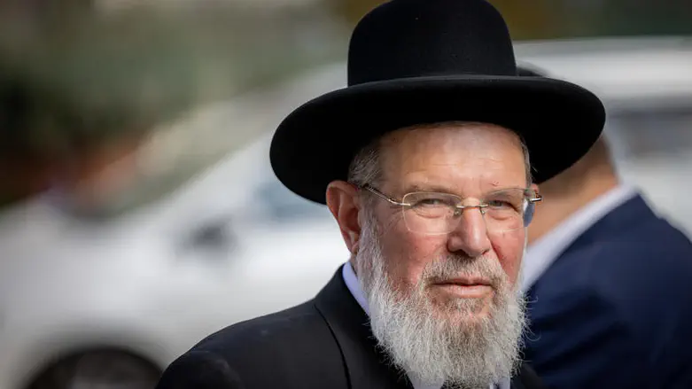 Chief Rabbi Kalman Ber injured in car accident