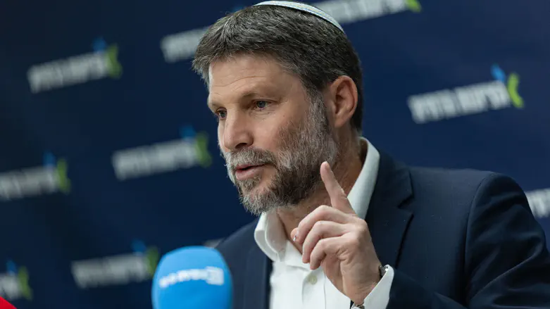 Smotrich attacks the media, calls them 'wicked liars'