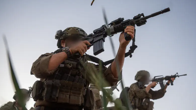 'Our hands are tied': Terrorists approach fence, IDF refuses to approve strike