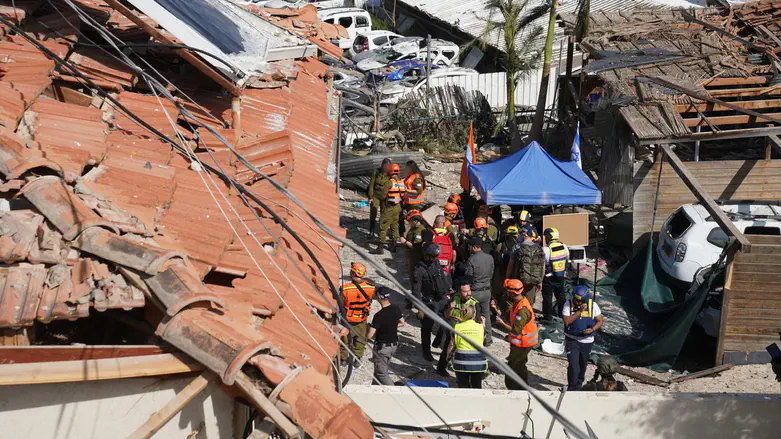 'The ceiling entirely collapsed': 11 injured at impact site in Be'er Sheva