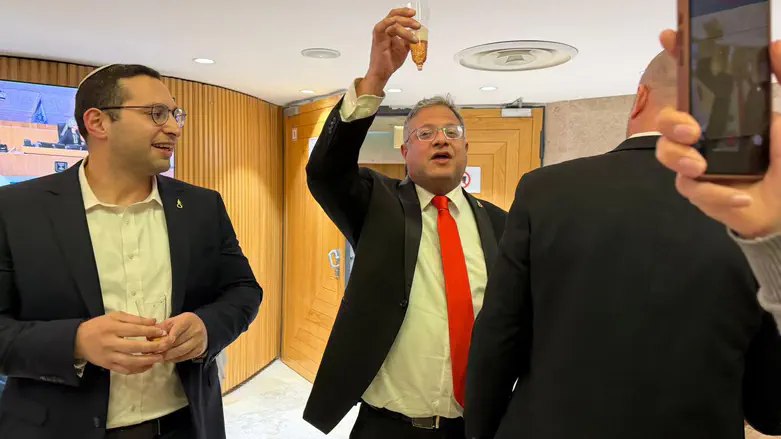 Ben-Gvir and party raise a toast after death penalty for terrorists becomes law