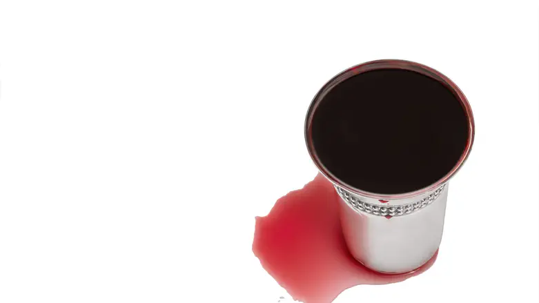 UK Chief Rabbi’s Pesach Message: “A kippah and a Kiddush cup.