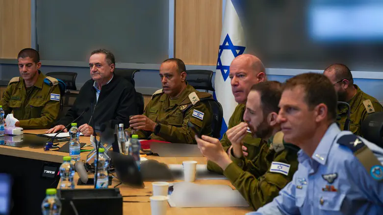 Defense Minister warns: We'll collapse Iran's national infrastructure