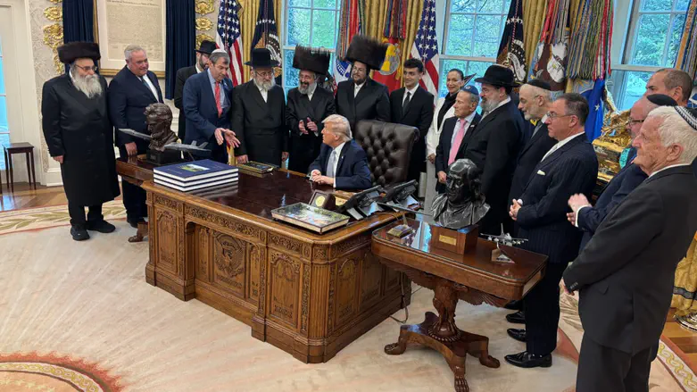 Trump hosts haredi leaders at the White House for Passover