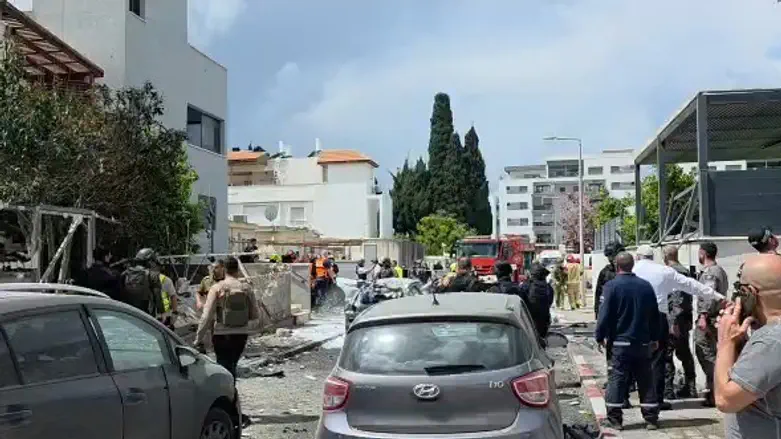 Heavy missile barrages on the north; two lightly injured