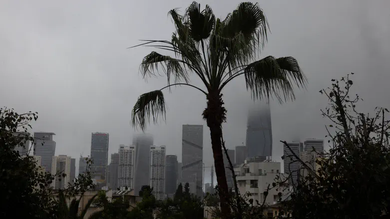 Cool, rainy weekend followed by shift to hot and dry weather