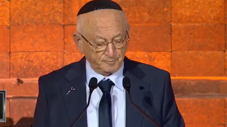 Holocaust survivor and former judge recites 'El Maleh Rachamim' prayer at Yad Vashem