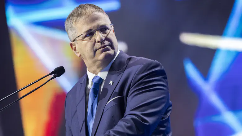 Kisch recounts late son’s struggle in emotional Israel Prize speech