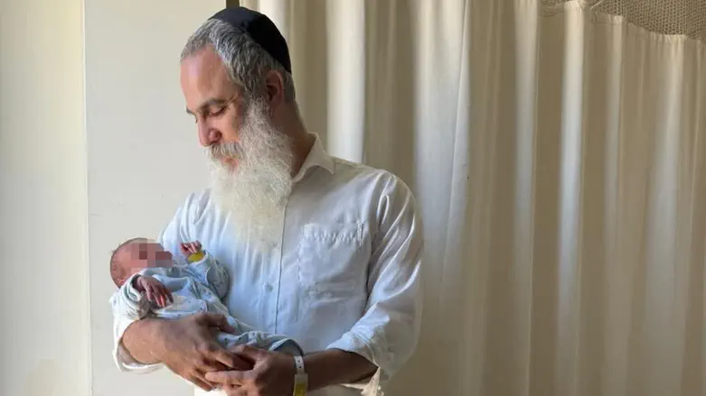 Rabbi welcomes 6th son less than a year after losing both legs