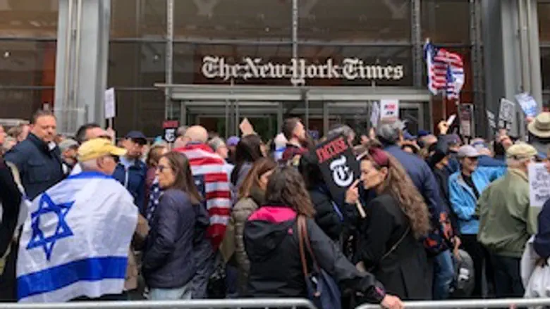 'Shame on you': Hundreds protest at NYT HQ over anti-Israel column