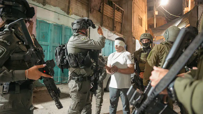 Watch: Teen terrorist who threw explosives at Rachel's Tomb arrested