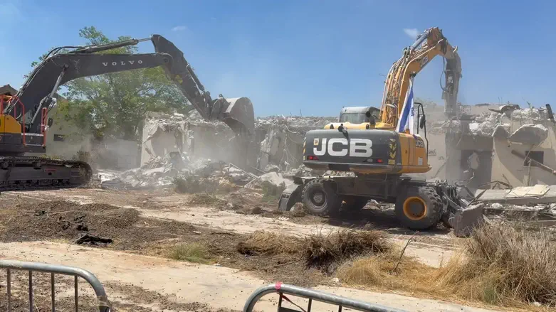 Moments before demolition: “A Psalm of Thanksgiving