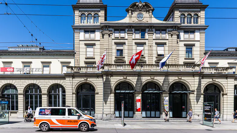 Suspect shouts ‘Allahu Akbar’: Three injured in stabbing attack in Swiss train station