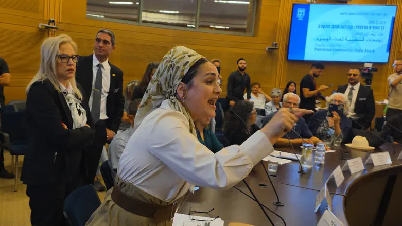 Raucous in Knesset: MK Sohn Har-Melech bursts into Arab Knesset members' discussion