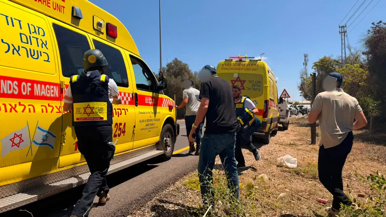 Suspected terrorist attack: 1 killed, 4 injured in three sep