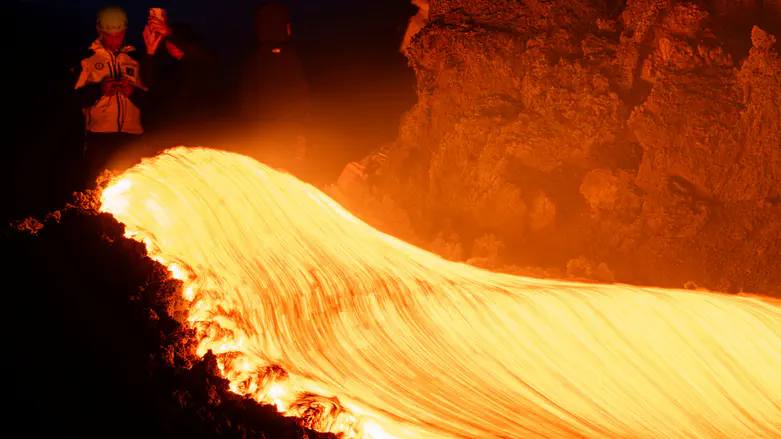 Mount Etna eruption disrupts air travel in Sicily; Israir diverts flights to Palermo