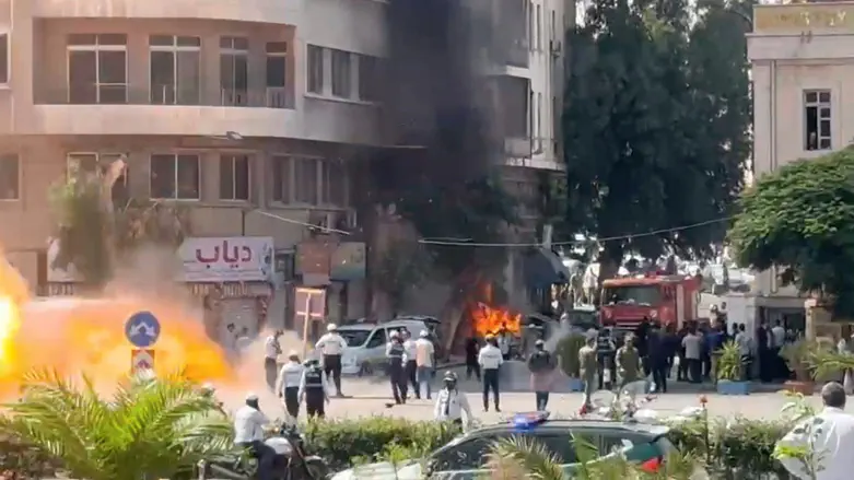 Explosions near Syria hotel where Macron is staying
