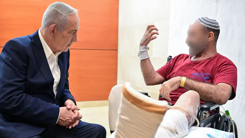 'Your spirit is tremendous': Moving meeting between Netanyahu and wounded troops