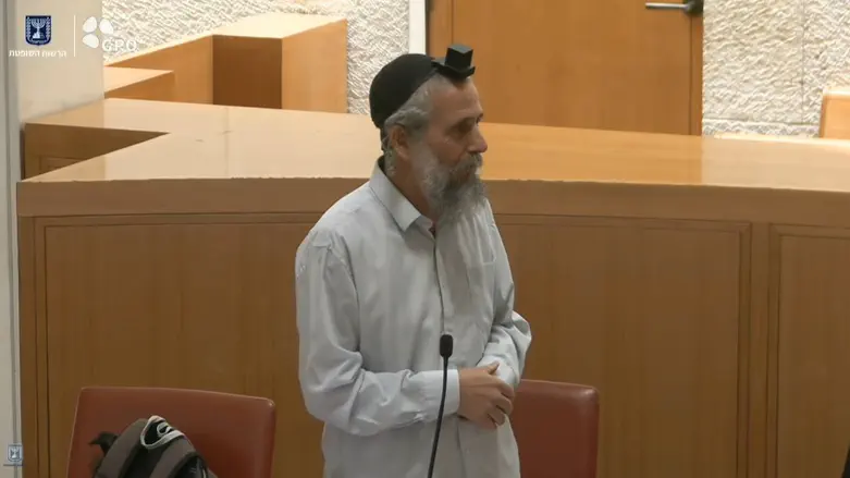 Tefillin-wearing petitioner draws attention during Supreme Court hearing