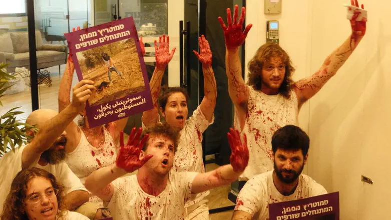 Far-Left activists storm Religious Zionist Party HQ